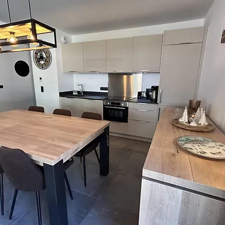 Cosy 4-6 Pers. Avec Balcon, Parking Et Wifi - Champagny-en-vanoise - Fr-1-638-12 Apartment *